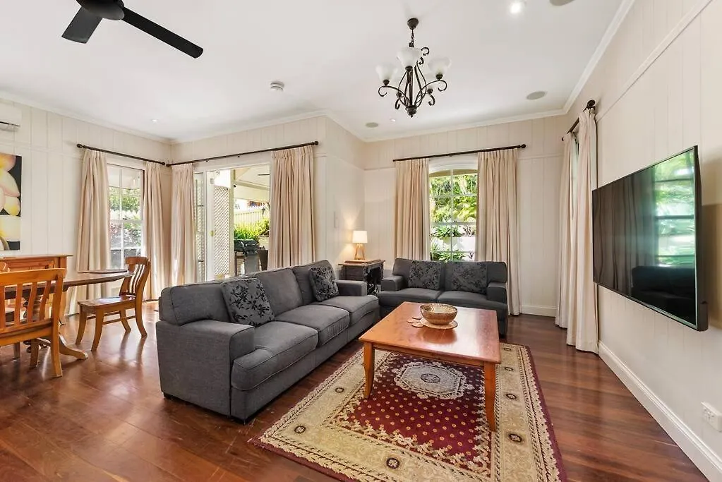 The Family Getaway ~ 3 Bed/2 Bath/1Car ~ Wooloowin Villa Brisbane Holiday home