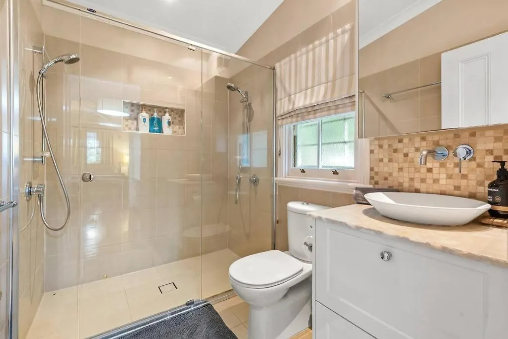 The Family Getaway ~ 3 Bed/2 Bath/1Car ~ Wooloowin Villa Brisbane 0*,