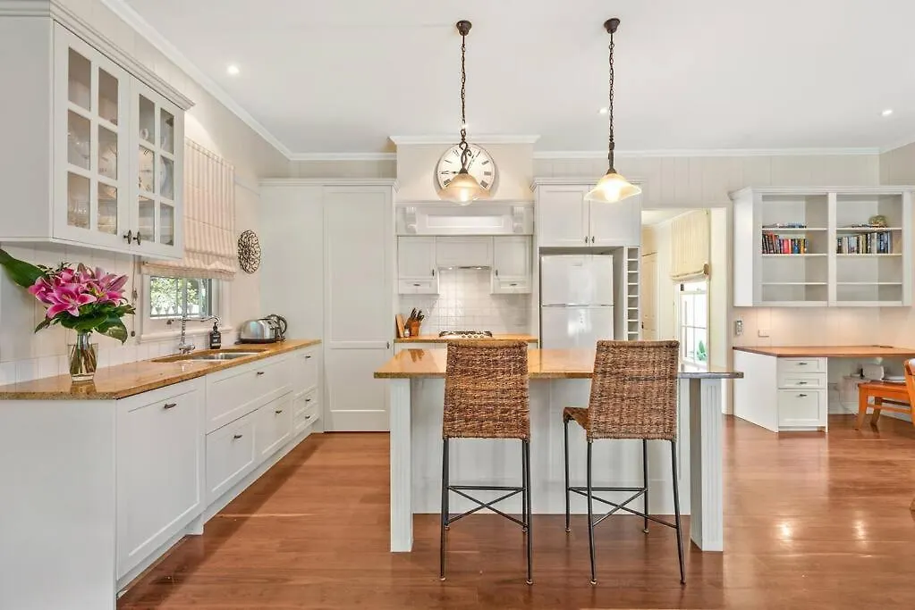 The Family Getaway ~ 3 Bed/2 Bath/1Car ~ Wooloowin Villa Brisbane 0*,