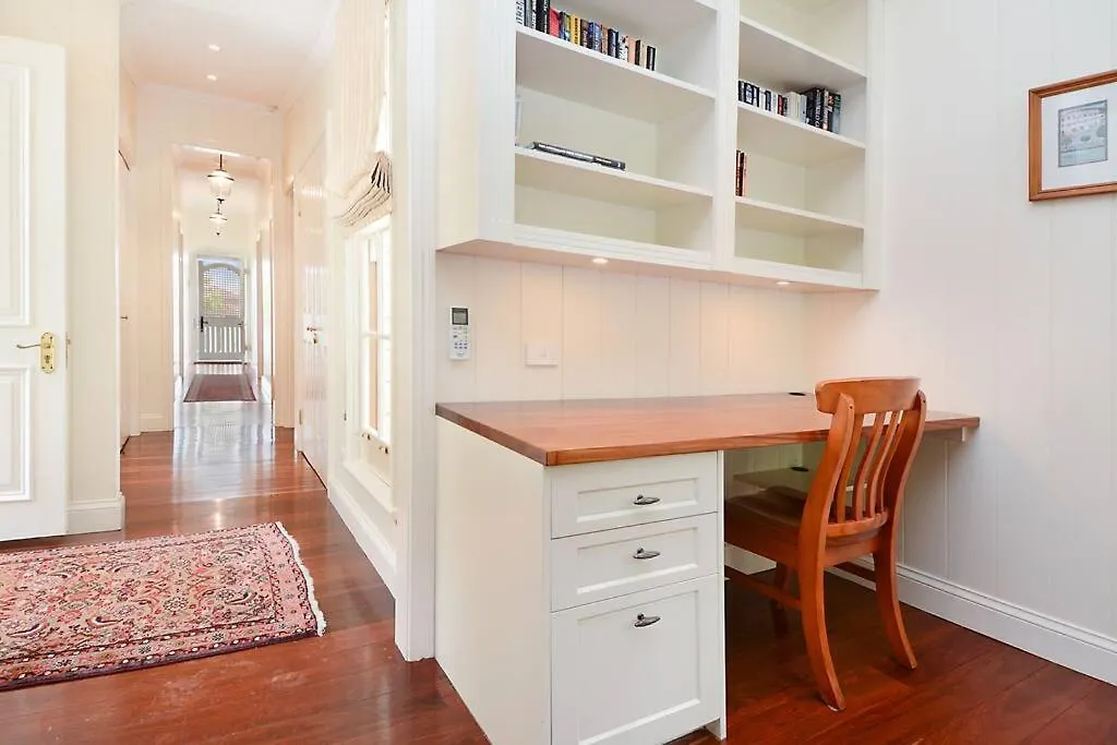 Holiday home The Family Getaway ~ 3 Bed/2 Bath/1Car ~ Wooloowin Villa Brisbane