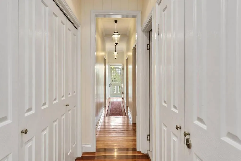 The Family Getaway ~ 3 Bed/2 Bath/1Car ~ Wooloowin Villa Brisbane