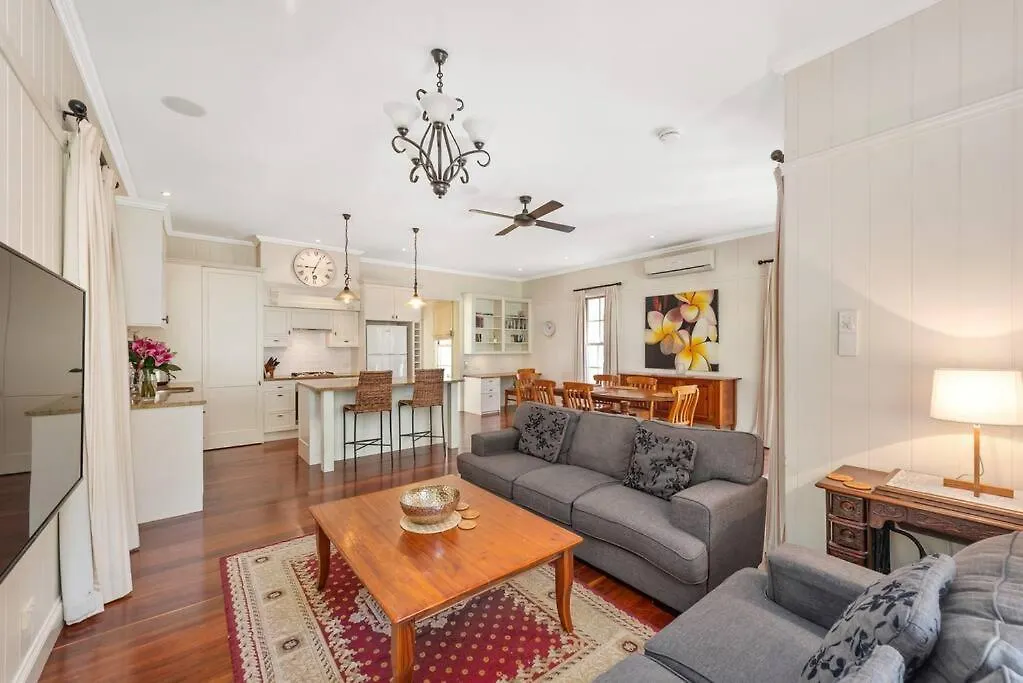 The Family Getaway ~ 3 Bed/2 Bath/1Car ~ Wooloowin Villa Brisbane